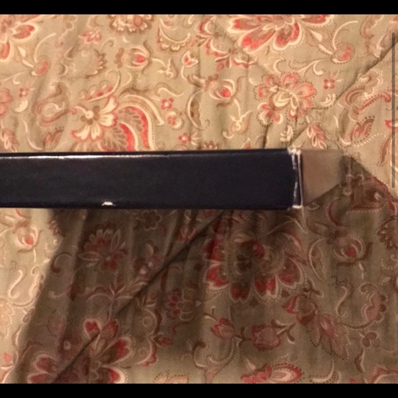 Vineyard Vines Empty Box - Picture 3 of 4